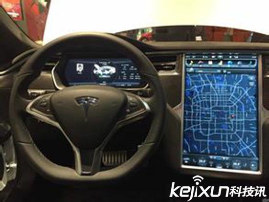 特斯拉電動汽車 緊急呼叫支援兵完善無人駕駛!