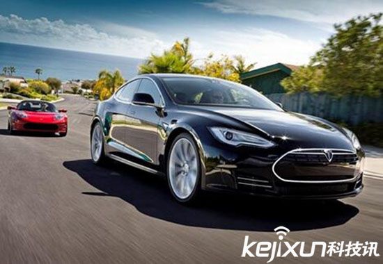 特斯拉電動汽車 緊急呼叫支援兵完善無人駕駛!