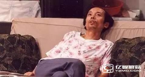 看電視最佳姿勢“北京癱” 癱著看就要大屏高清機(jī)型 看電視最佳姿勢“北京癱” 癱著看就要大屏高清機(jī)型