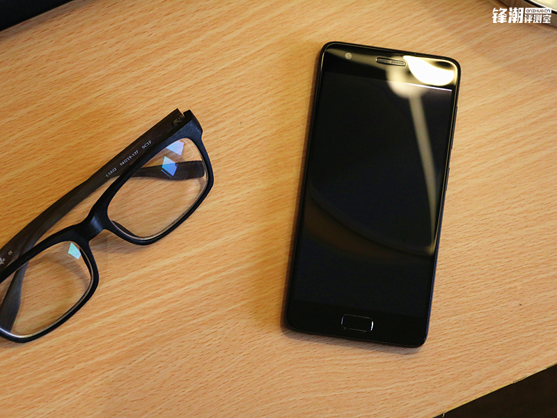 超大電量+極速快充的手機推薦 從此告別“自動關機”