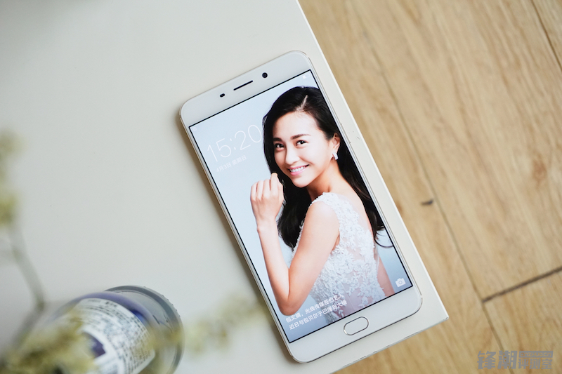 超大電量+極速快充的手機推薦 從此告別“自動關(guān)機”