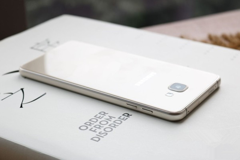 超大電量+極速快充的手機推薦 從此告別“自動關(guān)機”