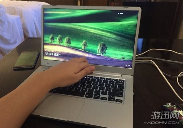 小米筆記本模仿蘋果Macbook Air  超越還是倒退？