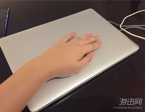小米筆記本模仿蘋果Macbook Air 超越還是倒退?