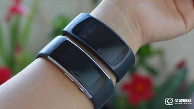三星Gear Fit2手環、微軟Band 2手環對比評測