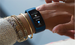 三星Gear Fit2智能手環再升級：讓用戶運動時更加無拘無束