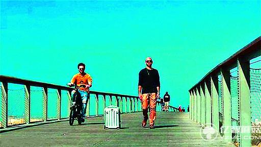 Cowarobot R1智能拉桿箱忠犬上身 走到哪里跟到哪里