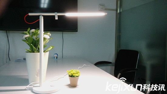 小米米家臺(tái)燈體驗(yàn)評(píng)測:現(xiàn)代主義智能臺(tái)燈