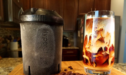 新式飲料杯HyperChill：1分鐘就喝上冰鎮飲料