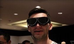 Dlodlo VR頭盔與太陽鏡相似   創意不錯但體驗糟糕