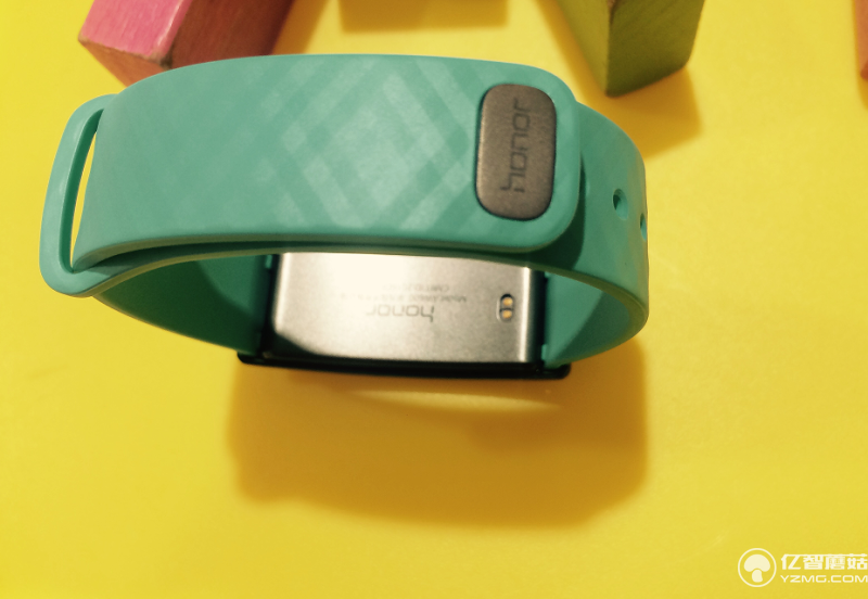 華為榮耀暢玩手環(huán)A1實(shí)物評測+高清圖賞 能夠紫外線監(jiān)測我會告訴你