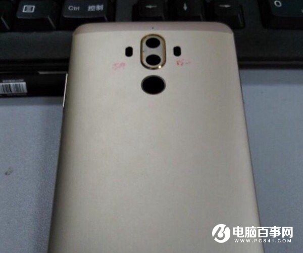 華為Mate9真機后蓋曝光:縱向雙攝像頭+心率傳感器