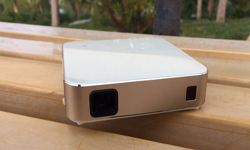 PaPa微型投影儀機(jī)：口袋里的大屏很拉風(fēng)