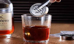 冰塊化了飲料也淡了？那就加金屬冰塊試試