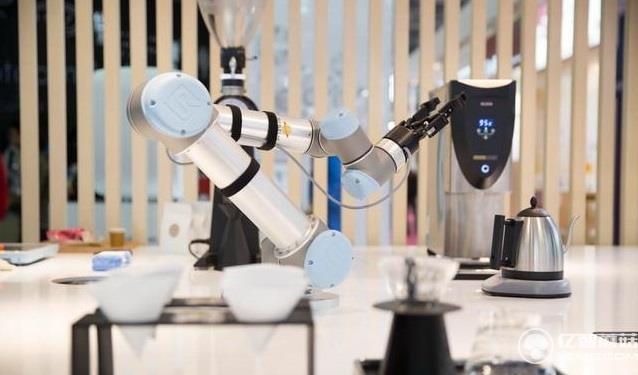 這難道就是傳說中的智能咖啡店？哪哪都是自動的