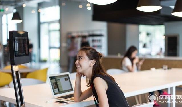 這難道就是傳說中的智能咖啡店？哪哪都是自動的