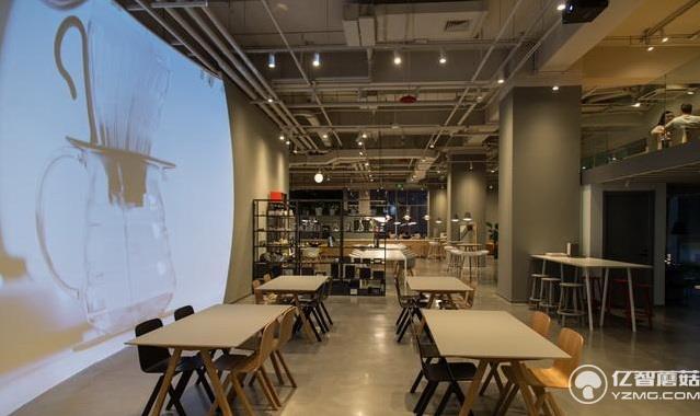 這難道就是傳說中的智能咖啡店？哪哪都是自動的