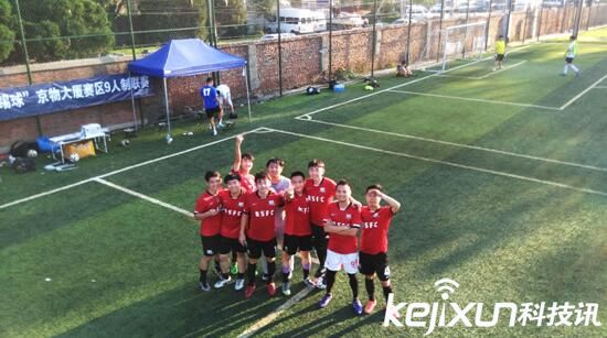 真能“收入囊中”的無人機――DOBBY口袋無人機