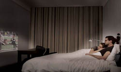 Beam燈泡可以秒變投影儀！亮瞎眼