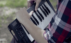 Kombos電子琴：想要幾個按鍵自己拼就行