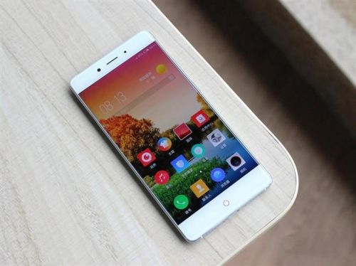 一手掌握你的美 高顏值小屏手機(jī)盤(pán)點(diǎn)