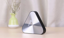 芒果嗨Q H5電視盒子開箱圖賞   三角形機身設(shè)計更新穎