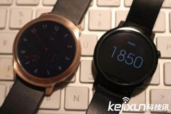 武大校花佩戴Ticwatch 2街拍照 沉魚落雁閉月羞花