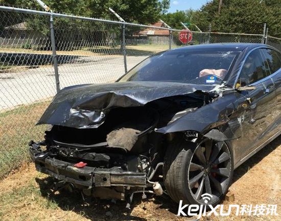 特斯拉又陷風波：自動駕駛再出事故！