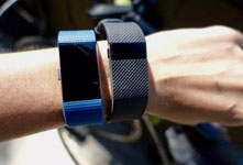 Fitbit發布兩款智能運動手環 外觀時尚獨具匠心