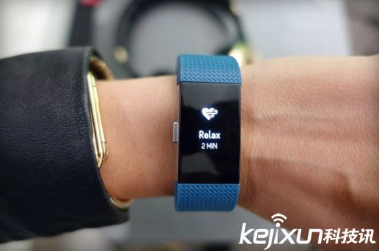 Fitbit發布兩款智能運動手環 外觀時尚獨具匠心