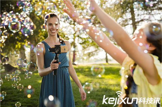 大疆創新發布靈眸Osmo手機云臺 售價1999元