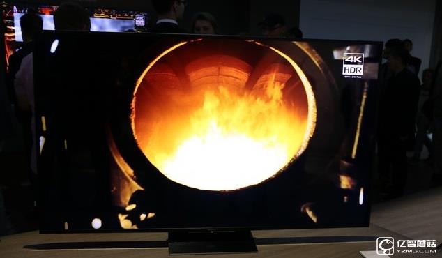 通過“動態背光系統大師版”提升的黑場能力和對比度 通過“動態背光系統大師版”提升的黑場能力和對比度