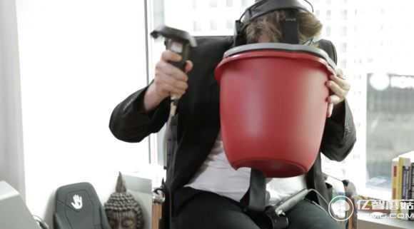 腦洞真大!戴VR頭盔吃東西會覺得食物更香?