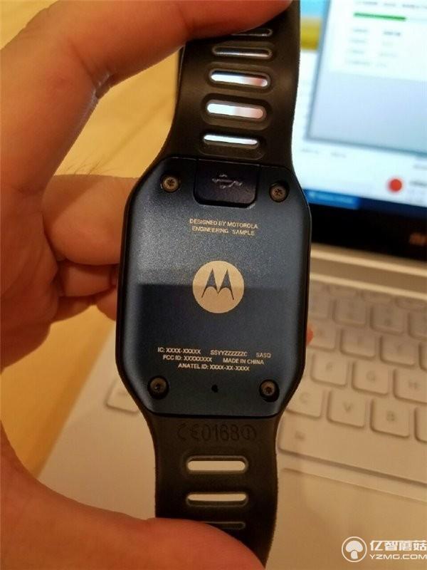 摩托手表原型曝光 Moto360差不點就是方形了