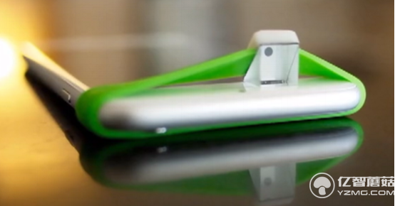 Prismo小棱鏡配件:讓你平著拿手機也能拍照