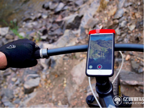 Prismo小棱鏡配件:讓你平著拿手機也能拍照