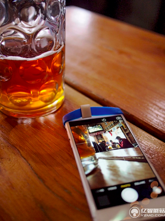 Prismo小棱鏡配件:讓你平著拿手機也能拍照