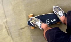 Arc Board電動(dòng)滑板：世界上最輕最小的電動(dòng)滑板