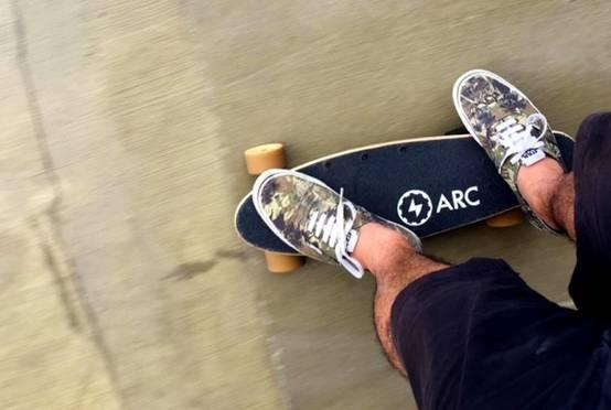 世界上最輕最小的電動滑板 這玩意上路不會被禁