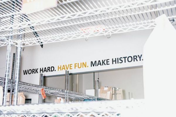 電商巨頭亞馬遜能干掉世界快遞巨頭FedEx嗎？