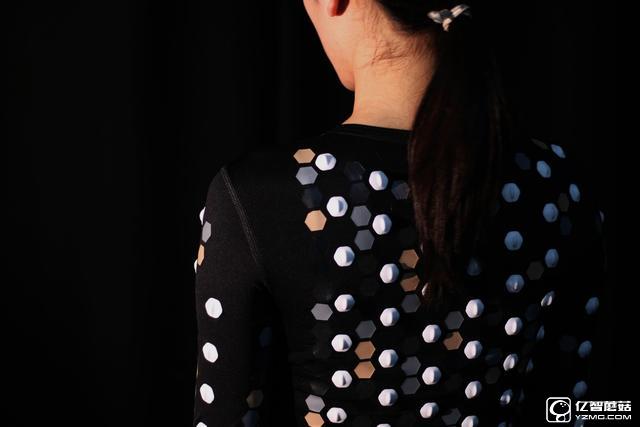 穿上這套緊身衣 讓你在VR世界中感受真實觸感