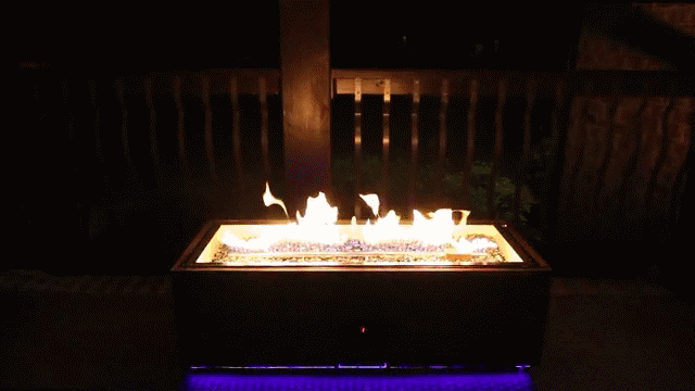 這個(gè)音箱能噴真火焰！這下篝火晚會(huì)連火堆都省了