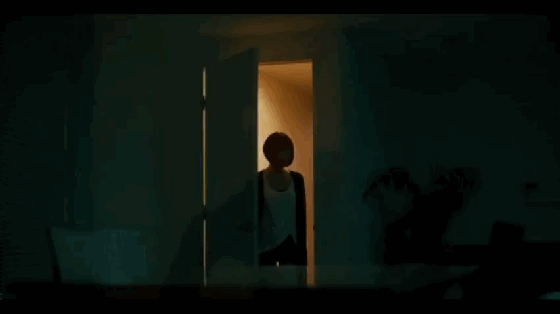 索尼又找出了新玩法 這次是在VR中使用手機