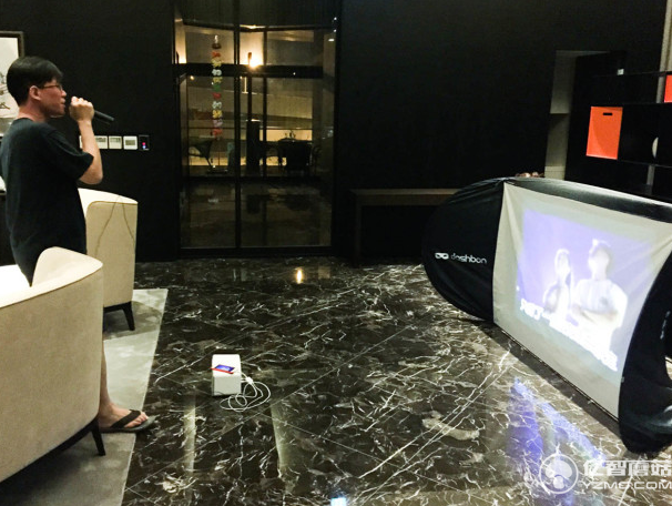 汽車影院浪漫？其實你能為她打造自己的熒幕