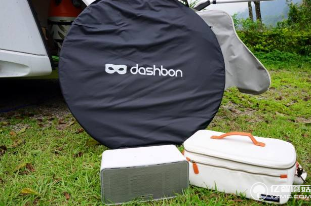 汽車影院浪漫？其實你能為她打造自己的熒幕