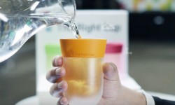 The Right Cup杯子：竟然神奇的把白開水變飲料