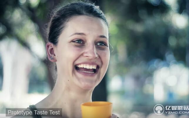 他們也進行了街頭實驗，請路人用『The Right Cup』 試喝裝著白開水的「飲料」，結果他們都紛紛表示很神奇。