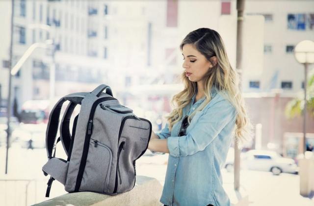 Energi Pro充電背包：手機(jī)電池恐懼癥者必備