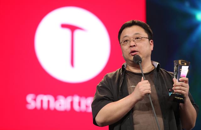 錘子科技一年巨虧5億 羅永浩還能翻身嗎?