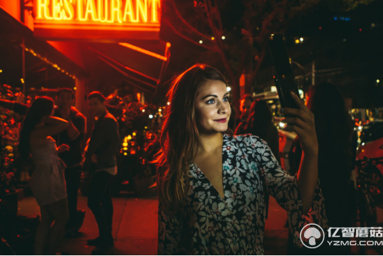 想要補(bǔ)妝更輕松？ 看看這款輕薄的保護(hù)套 